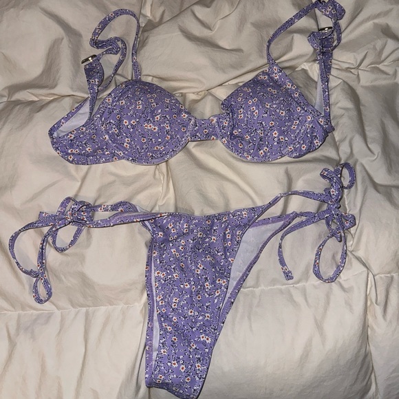 Swim + sports bras - Picture 1 of 15